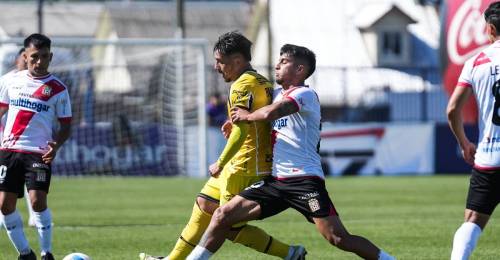 Mauricio Benavente confía en salvar a Curicó Unido del descenso a Segunda División. El técnico comenzó con una derrota 3 a 1 ante San Luis de Quillota su interinato al mando del primer equipo albirrojo.