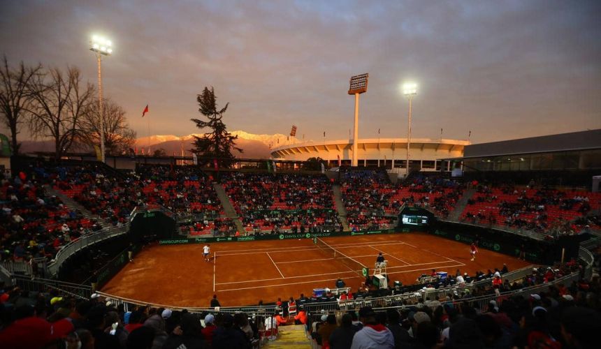 El equipo de Nicolás Massú no dio opción y cerró con un contundente 4-0 la serie disputada en Santiago. Con Cristian Garín, Tomás Barrios, Matías Soto y el debutante Daniel Núñez como protagonistas, Chile aseguró su paso a las Qualifiers del próximo año.