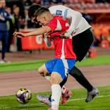 Chile fue último en las Eliminatorias pero millones vieron el partido ante Uruguay en Chilevisión, un contraste que refleja la vigencia de la Roja en el interés del público. La transmisión alcanzó 3,4 millones de personas en señal abierta y online, convirtiéndose en lo más visto del martes en la TV chilena.