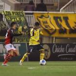 El delantero de San Luis de Quillota Martín Carreño sufrió una grave lesión. El atacante, uno de los buenos elementos que tienen los amarillos en la zona ofensiva quedó al margen de lo que resta de temporada.