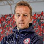 Unión La Calera tiene nuevo entrenador. Tras la salida de Walter Lemma y su cuerpo técnico, el cuadro cementero oficializó el arribo del argentino Martín Cicotello, quien vuelve al club luego de su paso en 2023, temporada en la que logró la clasificación a la Copa Sudamericana.