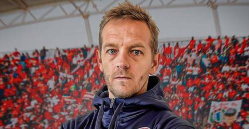 Unión La Calera tiene nuevo entrenador. Tras la salida de Walter Lemma y su cuerpo técnico, el cuadro cementero oficializó el arribo del argentino Martín Cicotello, quien vuelve al club luego de su paso en 2023, temporada en la que logró la clasificación a la Copa Sudamericana.