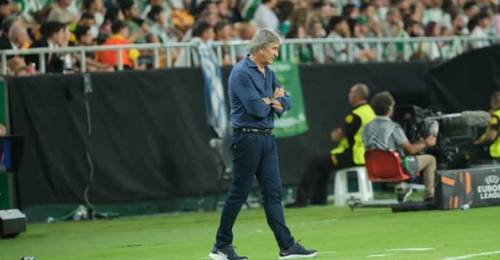 Manuel Pellegrini descarta asumir pronto en la selección chilena y explica sus planes En España adelantan que la selección chilena tendría en sus planes a Manuel Pellegrini. El actual técnico del Betis aún no ha sellado su renovación con el cuadro español, por lo que su futuro sigue siendo una incógnita.