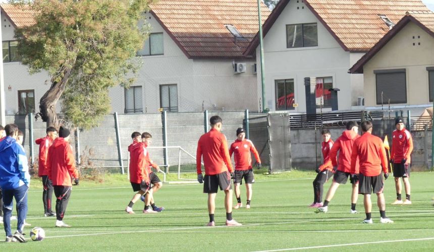 Llegó la hora del debut en el Mundial sub 20 para Chile. En su casa, la Roja protagonizará el plato de fondo de la jornada inaugural de la cita planetaria, a partir de las 20:00 horas de este sábado 27 de septiembre, en el Estadio Nacional.