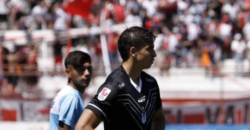 En cancha, el descenso a Segunda División está definido. Santiago Morning quedó matemáticamente, descendido. Con 26 puntos, no puede alcanzar a nadie en la tabla de posiciones de Primera B. El equipo que lo antecede es Deportes Temuco, que tiene 30 puntos, pero solo queda una fecha.