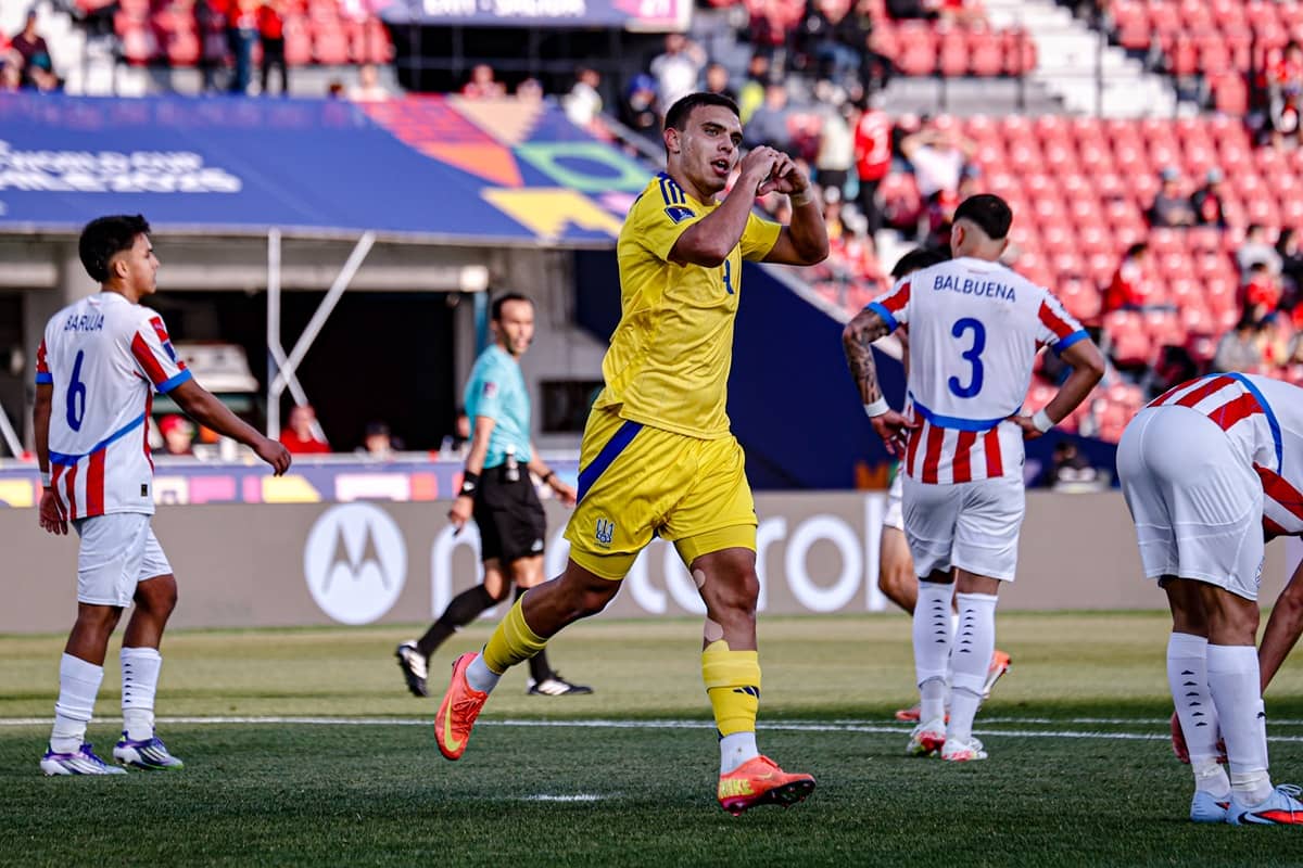 Ucrania se quedó con el primer lugar del Grupo B tras vencer 2 a 1 a Paraguay que también avanzó a octavos de final del Mundial sub 20 Chile 2025. Fotografía Guillermo Otárola - primerabchile.cl 