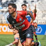 Deportes Antofagasta aseguró su presencia en la liguilla de ascenso de Primera B al derrotar por 2 a 1 a Deportes Santa Cruz. El conjunto "puma" ingresó como quinto clasificado y medirá fuerzas con Deportes Concepción que remató quinto.