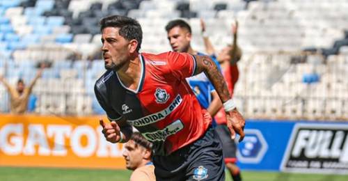 Deportes Antofagasta aseguró su presencia en la liguilla de ascenso de Primera B al derrotar por 2 a 1 a Deportes Santa Cruz. El conjunto "puma" ingresó como quinto clasificado y medirá fuerzas con Deportes Concepción que remató quinto.