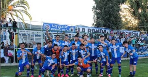 Deportes Santa Cruz muy cerca de tener entrenador para la Primera B 2026: renovará John Armijo.