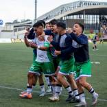 Deportes Puerto Montt celebra pero también se proyecta. El "Velero" se coronó campeón de Segunda División y tras dos años jugando en aquella categoría, regresa al fútbol de Primera B. En el sur, hay mucha alegría y también esperanza en que este sea un paso clave para la consolidación de la institución que debe apuntar a llegar a Primera División.