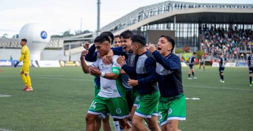 Deportes Puerto Montt celebra pero también se proyecta. El "Velero" se coronó campeón de Segunda División y tras dos años jugando en aquella categoría, regresa al fútbol de Primera B. En el sur, hay mucha alegría y también esperanza en que este sea un paso clave para la consolidación de la institución que debe apuntar a llegar a Primera División.
